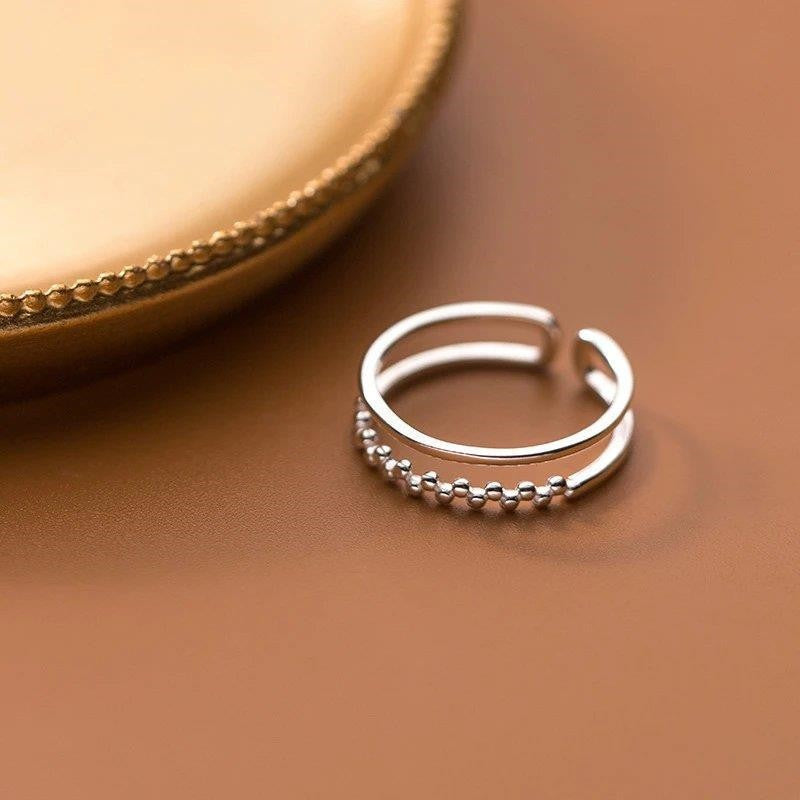 Silberring Mori im schlichten geometrischen Stil