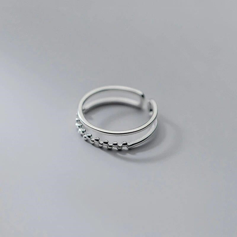 Silberring Mori im schlichten geometrischen Stil